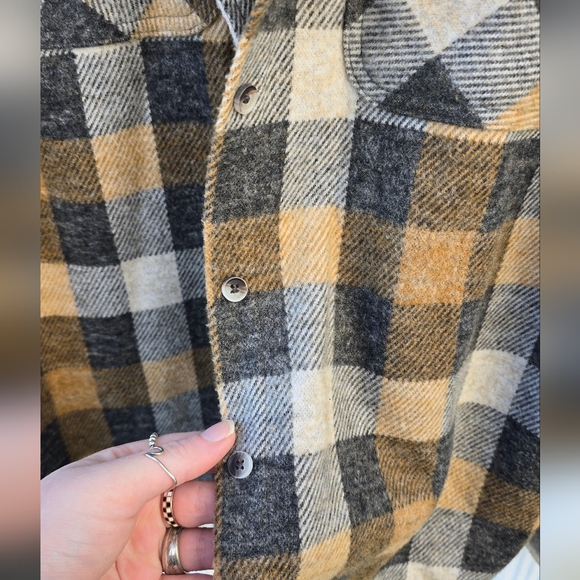 beach lunch lounge Button Down - Picture 5 of 8